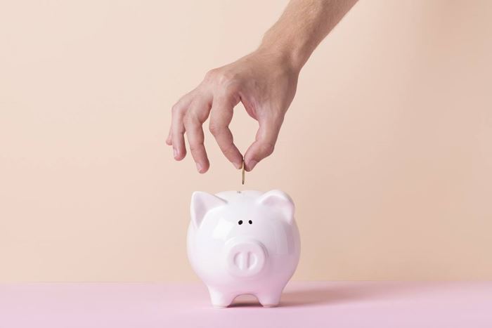 8 Effective Ways to Save Money in College